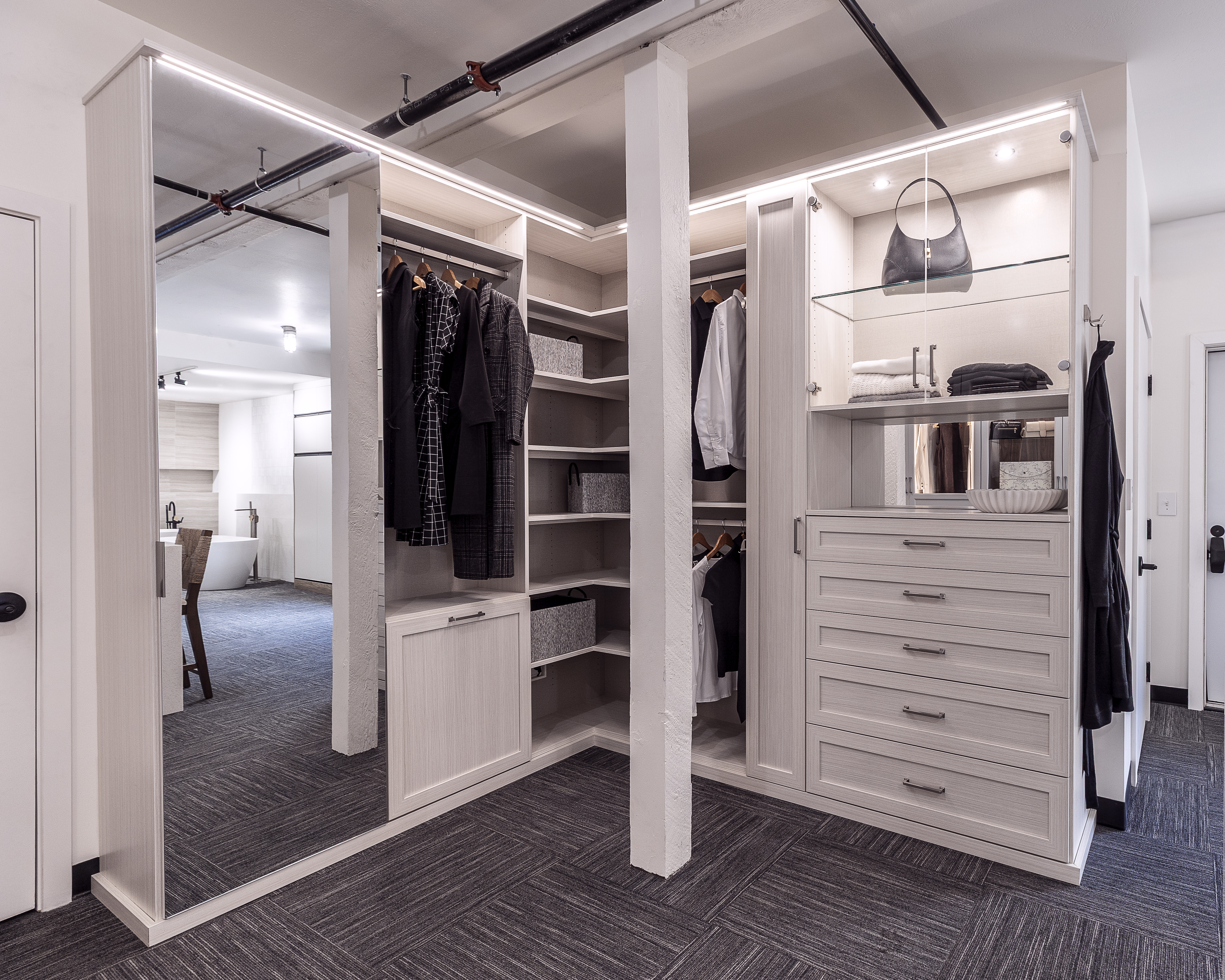 Bianco Closet with Mahnolia Linen Backing